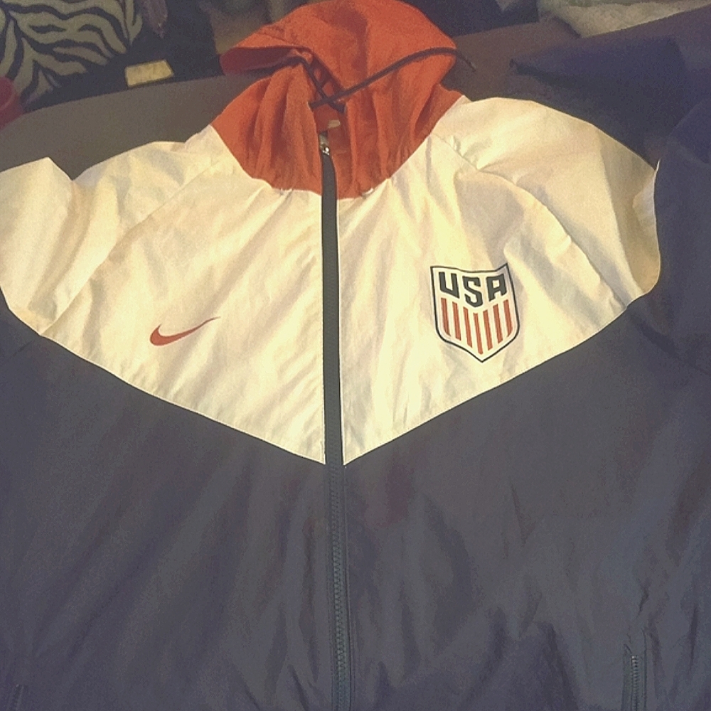 RARE!! USMNT SOCCER TEAM USA Nike Red and White Windbreaker Jacket Never Worn